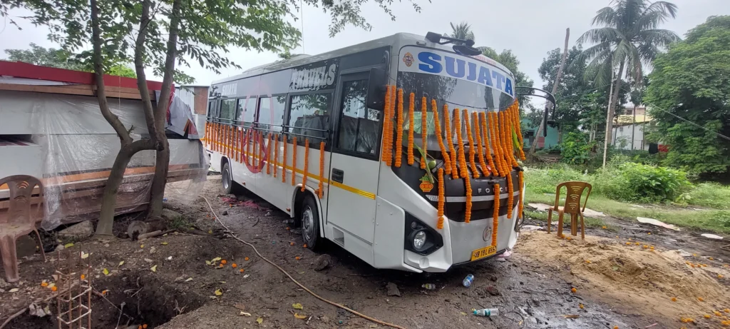 Tempo Traveller in Kolkata